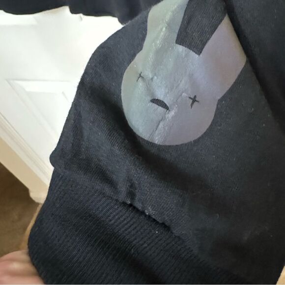 Awesome Bad Bunny Iridescent Black Long Sleeve Men’s M T-Shirt YHLQMDLG RARE - Picture 5 of 6